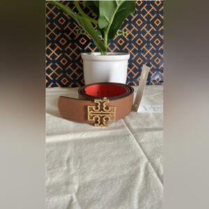 Brand: Tory Burch Tory Burch Logo Classic Tan/Poppy Red With Gold